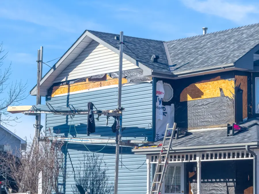 How Roofing Contractors Ensure Quality Siding Installation in Oxford, CT